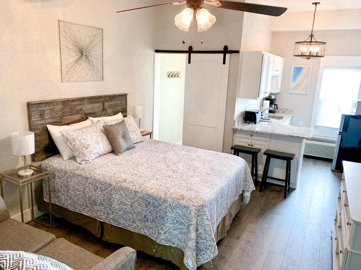 Budget Friendly Condo Within Walking Distance To The Beach! ガルフ・ショアーズ エクステリア 写真