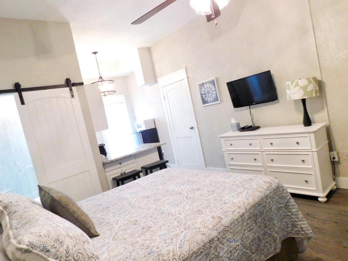 Budget Friendly Condo Within Walking Distance To The Beach! ガルフ・ショアーズ エクステリア 写真