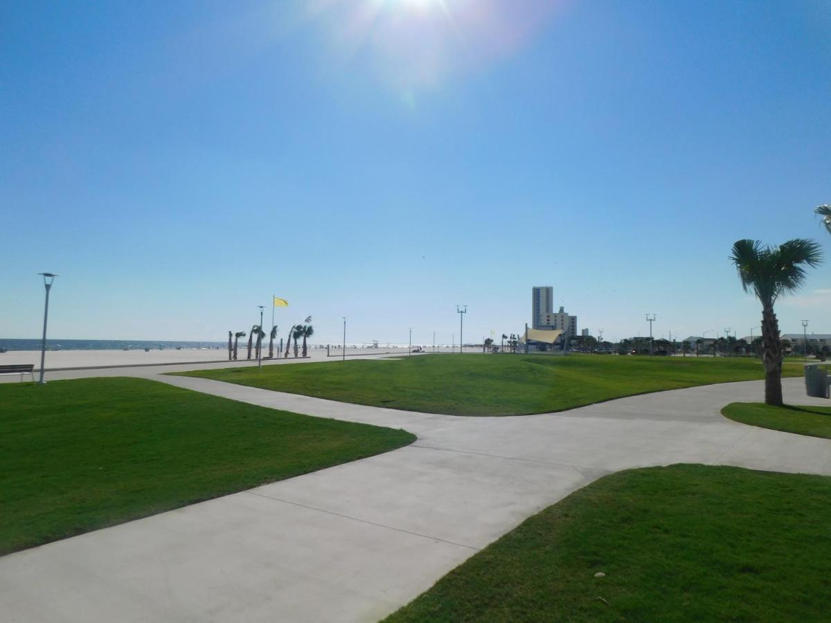 Budget Friendly Condo Within Walking Distance To The Beach! ガルフ・ショアーズ エクステリア 写真